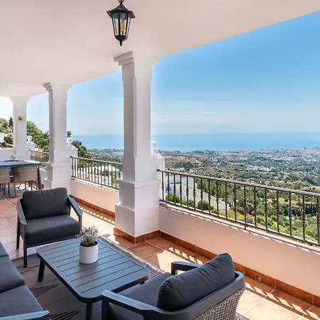 Luxurious & Elegant 3-bed - Pueblo *